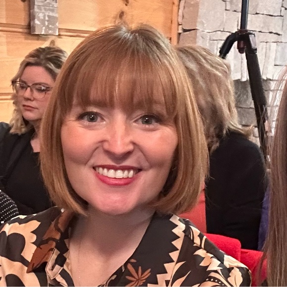 Meet your posher, Allie ๐ป - Picture 1 of 3